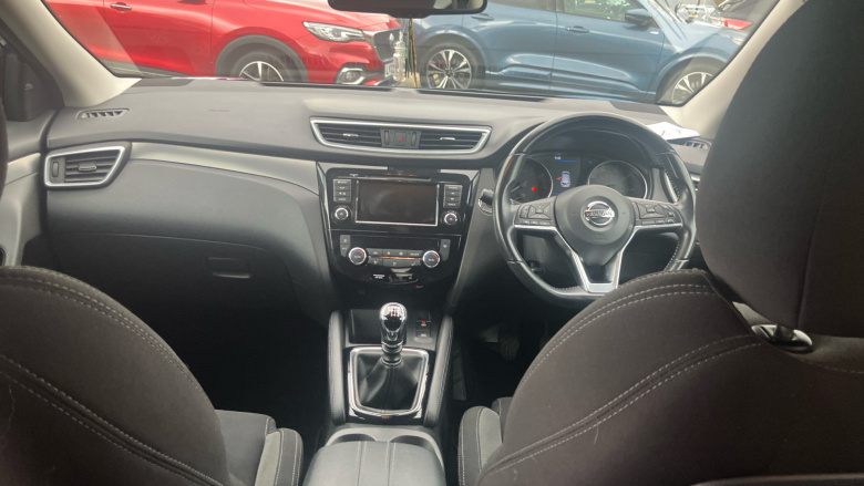 Nissan Qashqai 1.3 DiG-T N-Connecta 5dr Petrol Hatchback